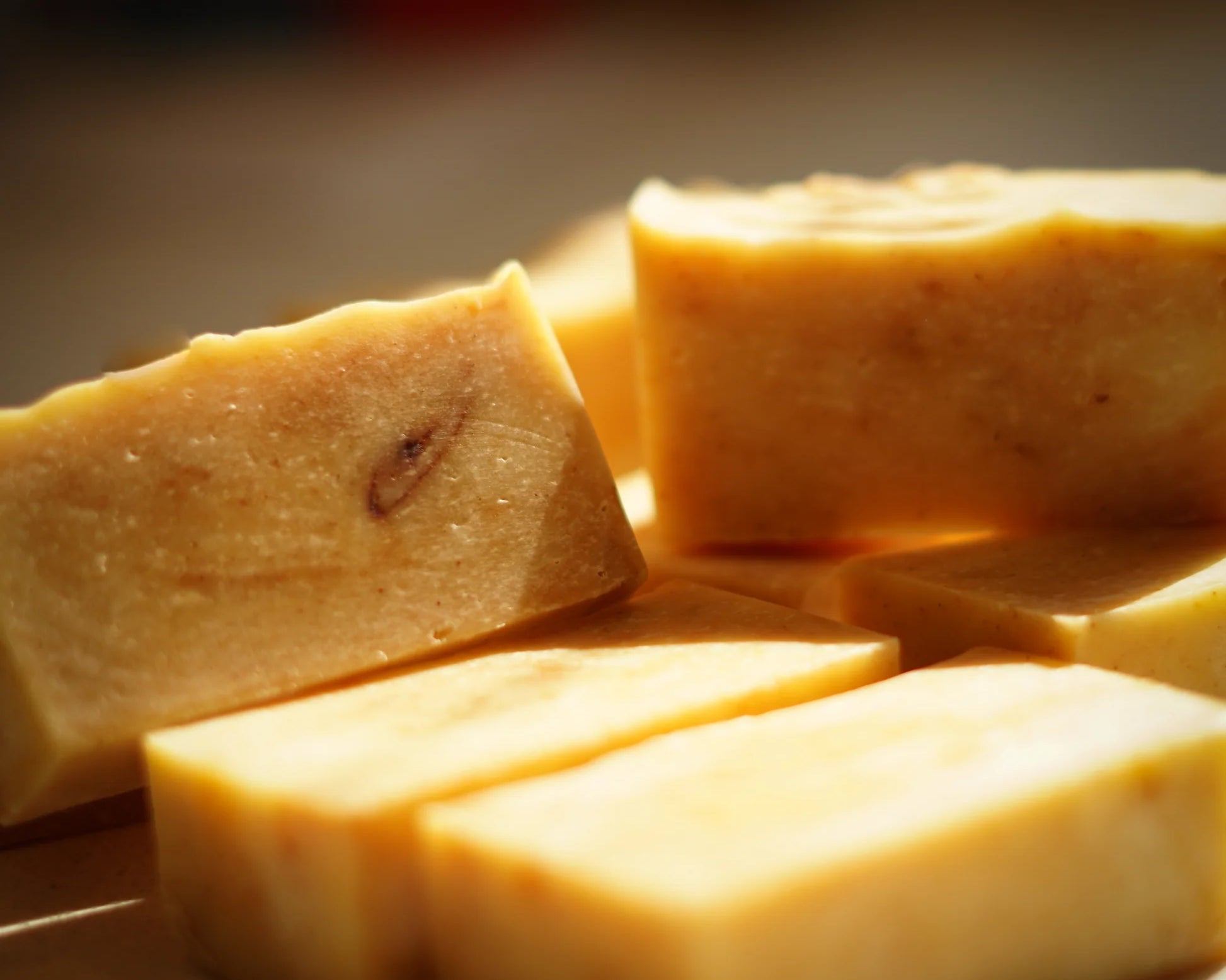 The best soap against acne and hyperpigmentation: Turmeric soap by SENSEOFREASONS - SENSEOFREASONS