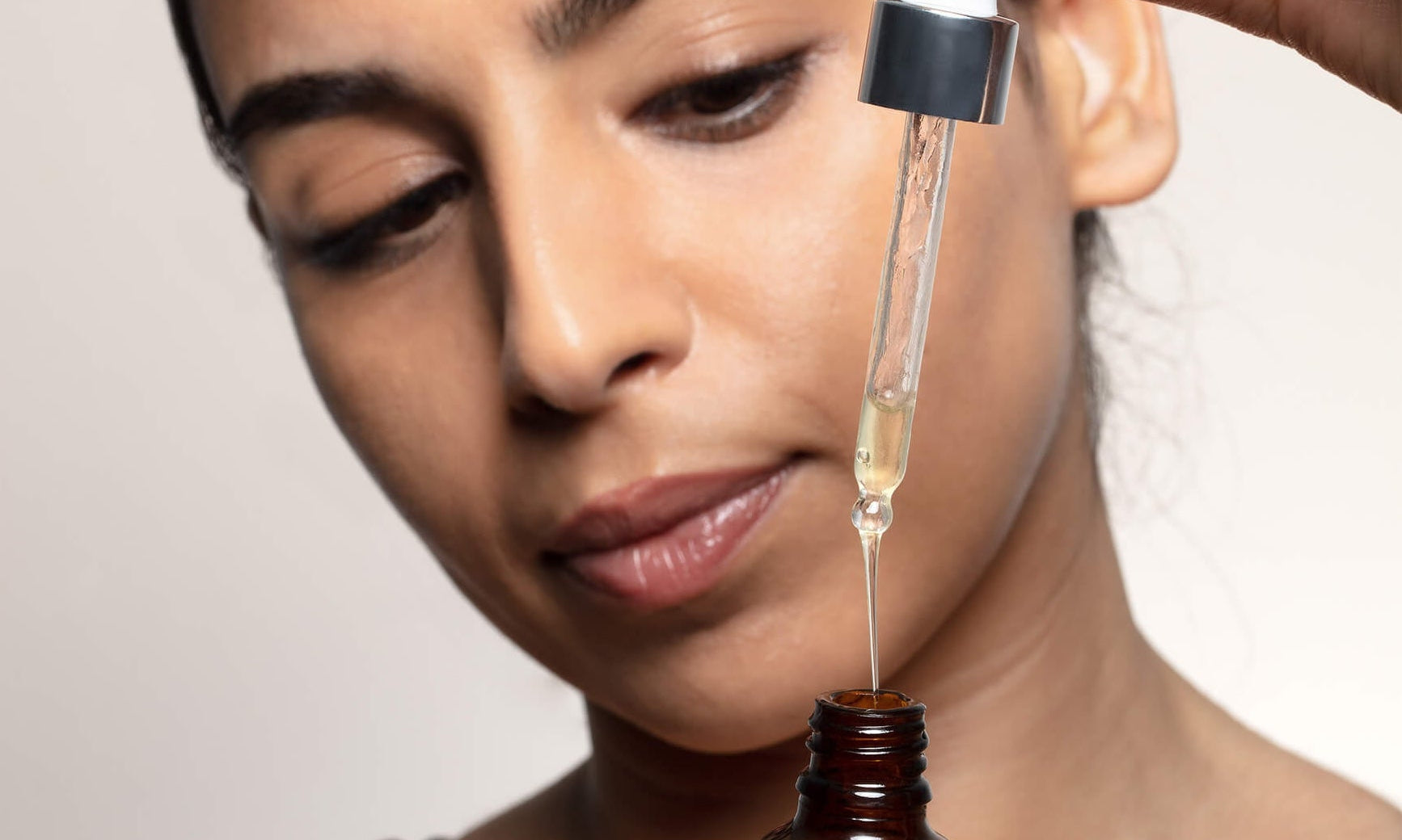 How to Layer Vitamin C Serum for Dark Spots on Melanin-Rich Skin